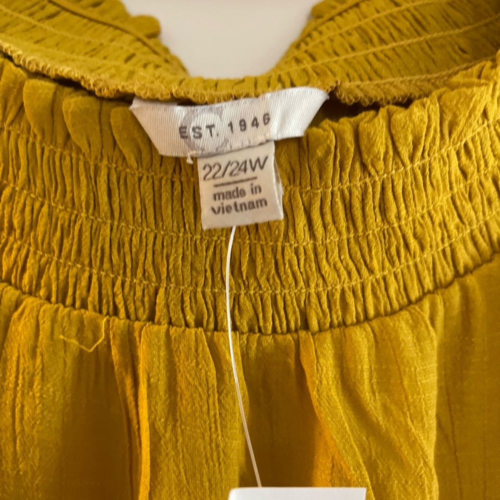 Gold dressy top - Picture 3 of 4